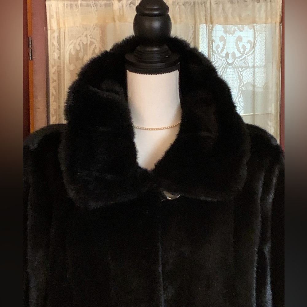 DENNIS BASSO FULLY LINED BLACK FAUX FUR COAT - SZ LARGE - Picture 3 of 16